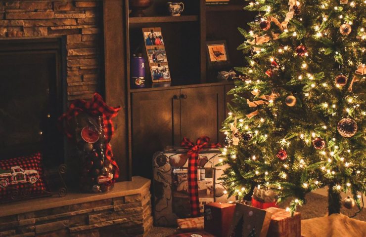 The_Complete_Guide_to_Choosing_an_Artificial_Tree_for_Your_Home